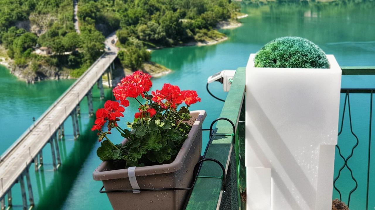La Terrazza Sul Lago Turano Castel di Tora Exterior photo