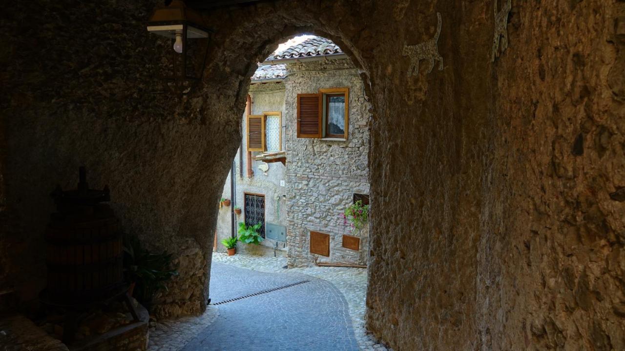 La Terrazza Sul Lago Turano Castel di Tora Exterior photo