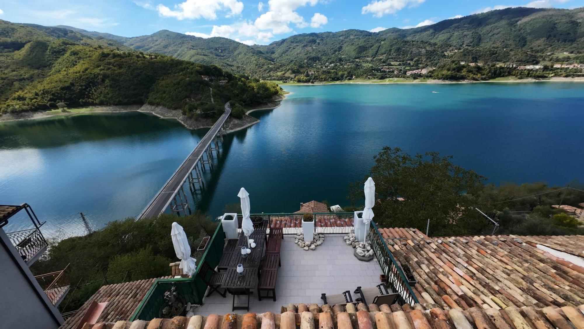 La Terrazza Sul Lago Turano Castel di Tora Exterior photo